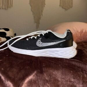 Nike brand women’s tennis shoes